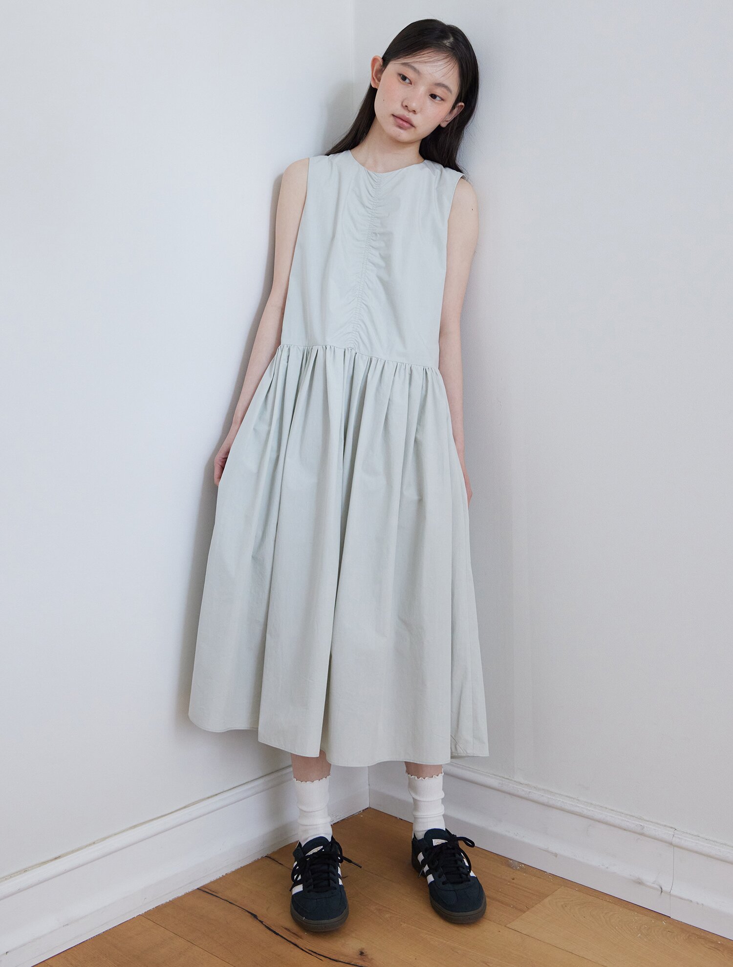 Pleated sleeveless one-piece_MINT GREY