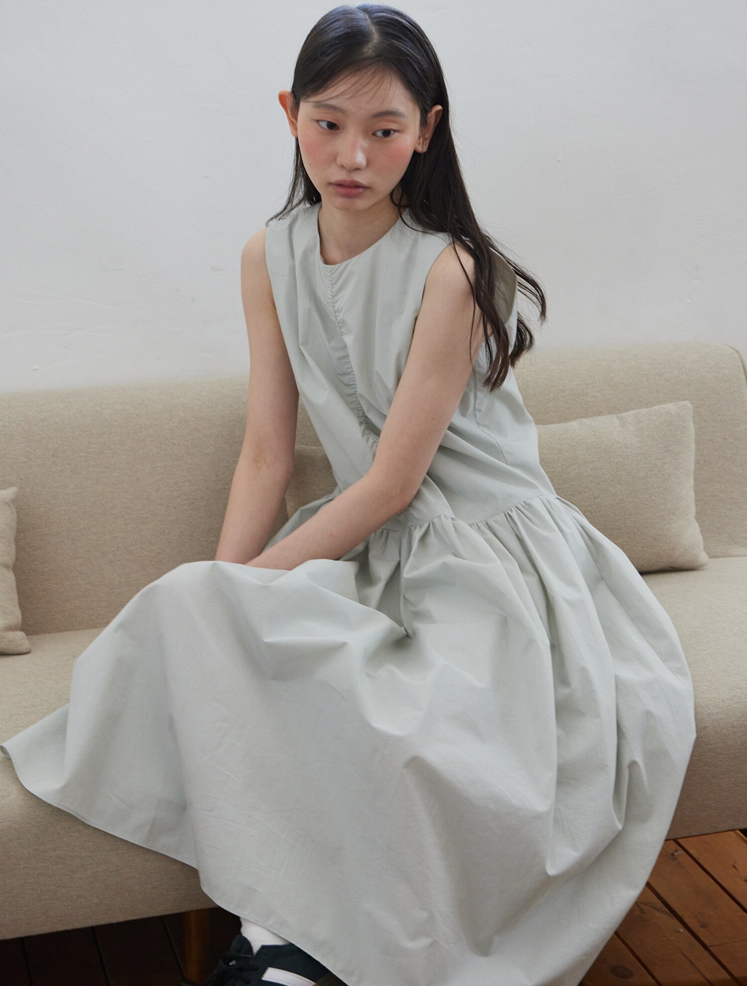Pleated sleeveless one-piece_MINT GREY