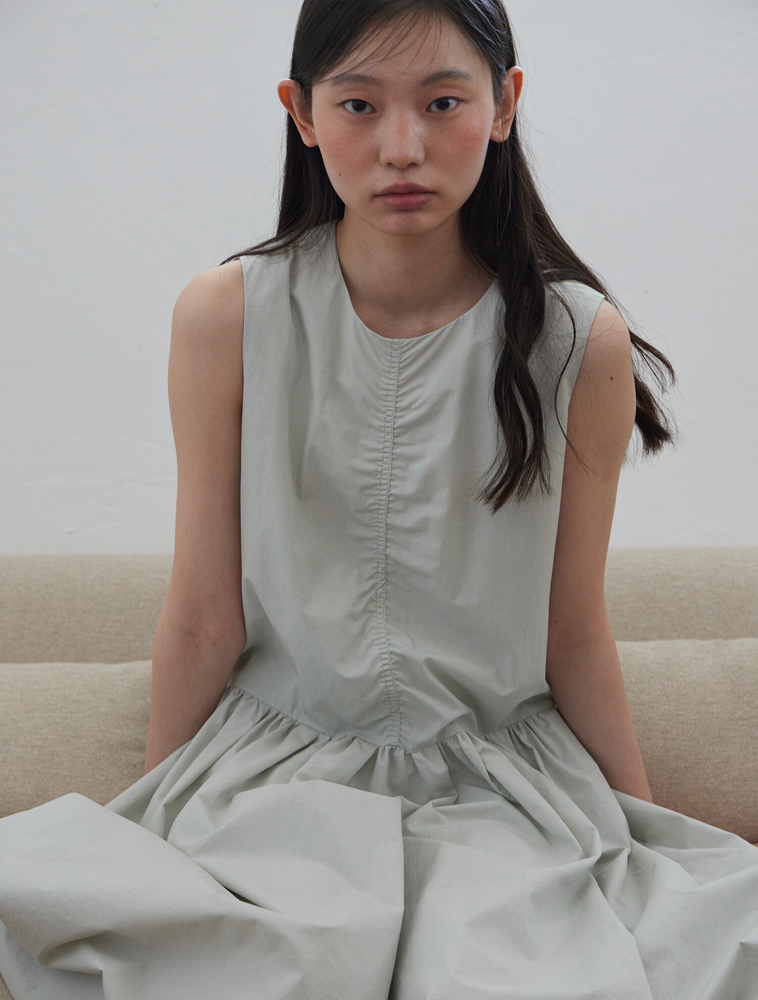 Pleated sleeveless one-piece_MINT GREY