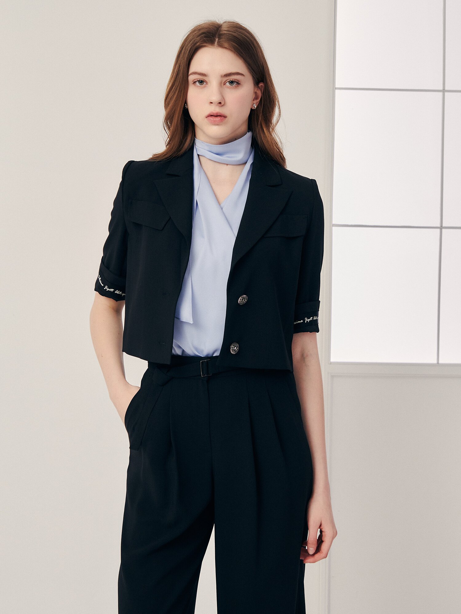 피크드 라펠 7부 크롭 재킷 (BLACK)