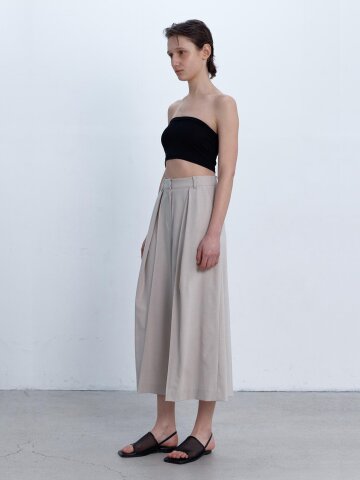 [25SS] SIERRA WIDE CULOTTE TUCK BERMUDA PANTS BEIGE
