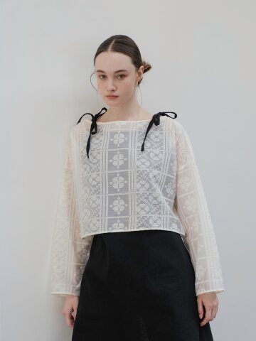아이보리 에스닉 레이스 블라우스
