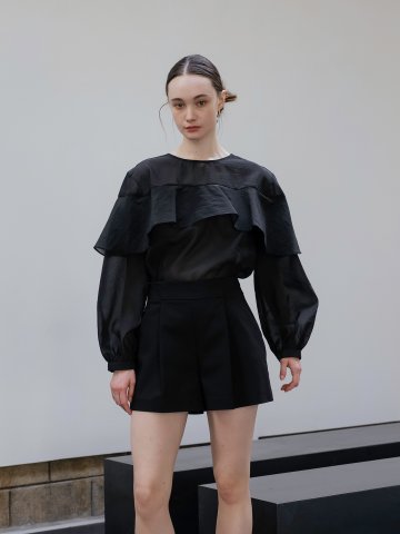 블랙 플레어드 시어 블라우스
