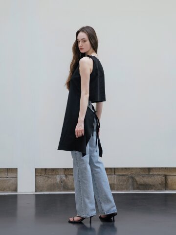 블랙 린넨 타이 블라우스
