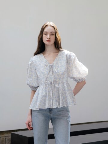블루 플라워 볼륨 블라우스
