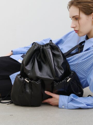 DIA POCKET  VEGAN LEATHER  CROSS  BACK PACK BLACK