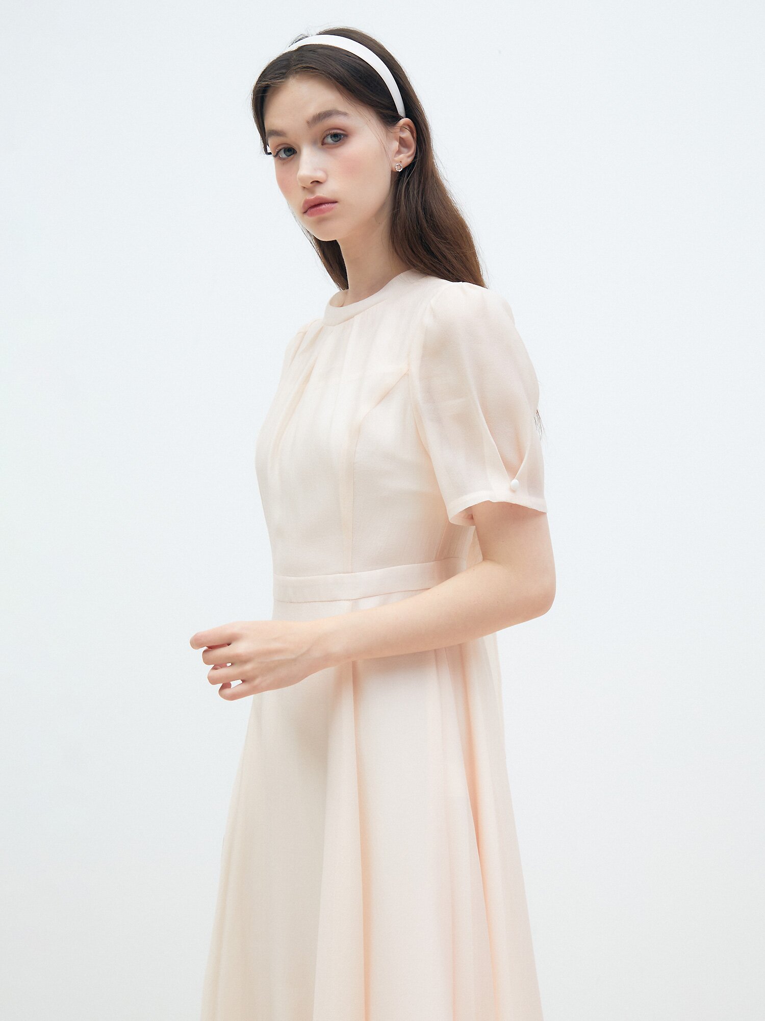 백 리본 퍼프 플레어 원피스 (LIGHT BEIGE)