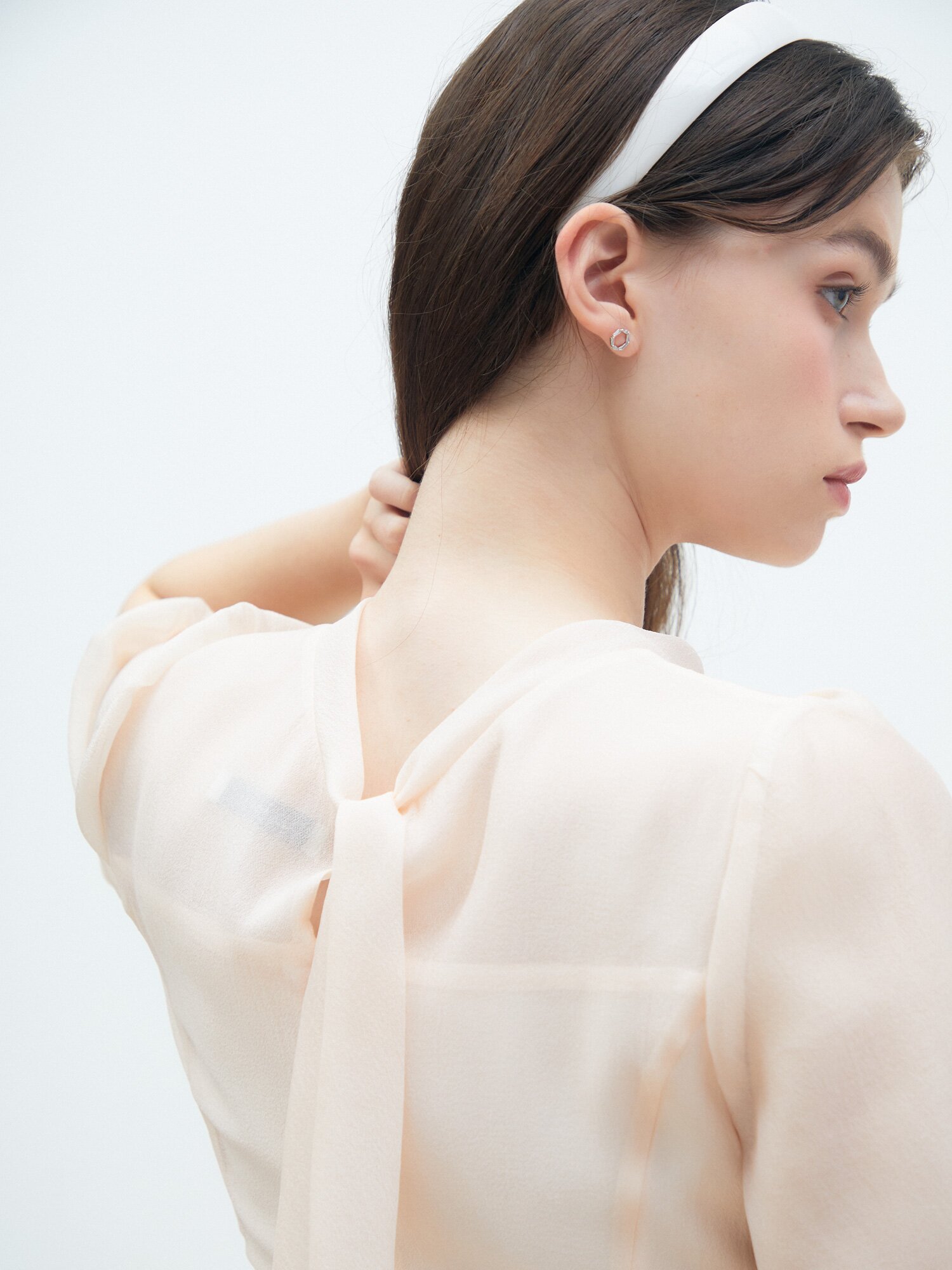 백 리본 퍼프 플레어 원피스 (LIGHT BEIGE)