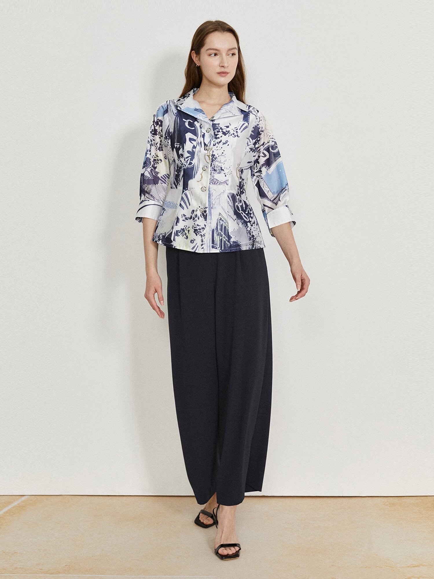 오픈 칼라 페플럼 블라우스 (PRINT NAVY)