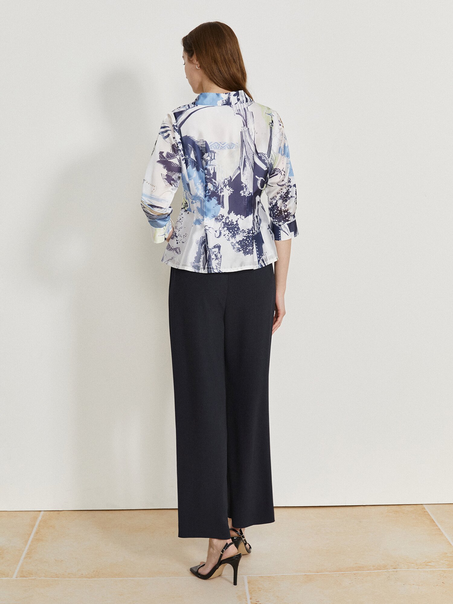오픈 칼라 페플럼 블라우스 (PRINT NAVY)