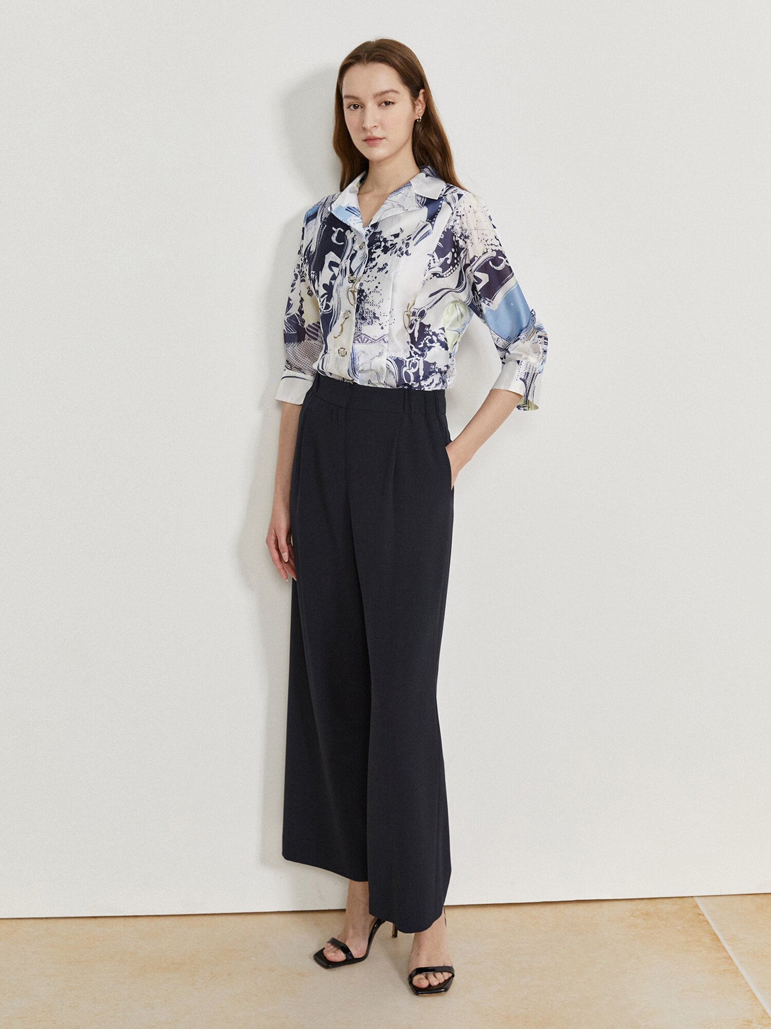 오픈 칼라 페플럼 블라우스 (PRINT NAVY)