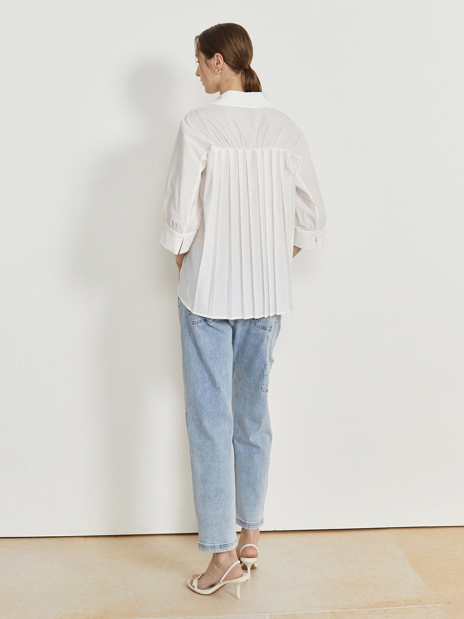 백 플리츠 오픈 칼라 블라우스 (WHITE)