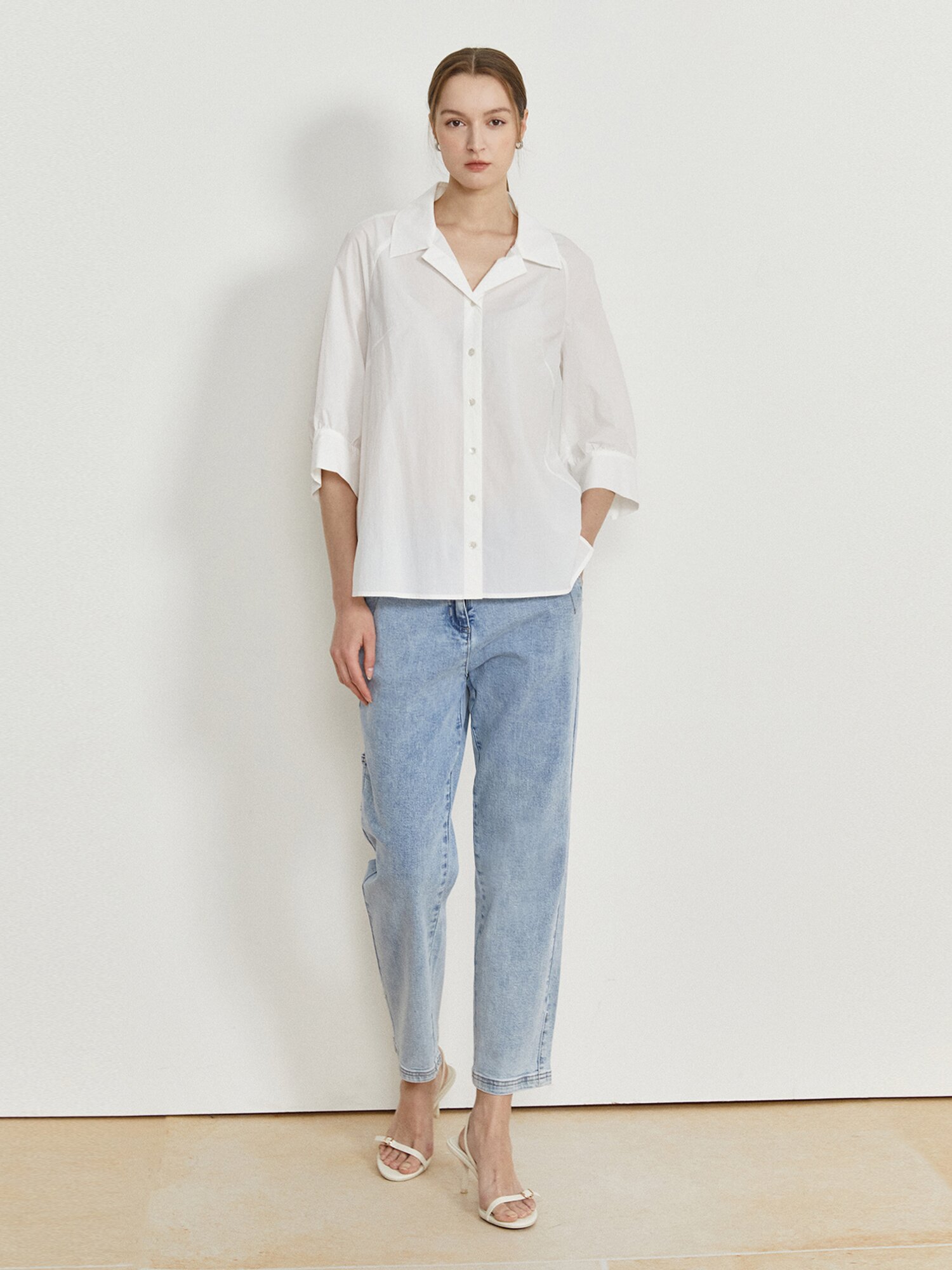 백 플리츠 오픈 칼라 블라우스 (WHITE)