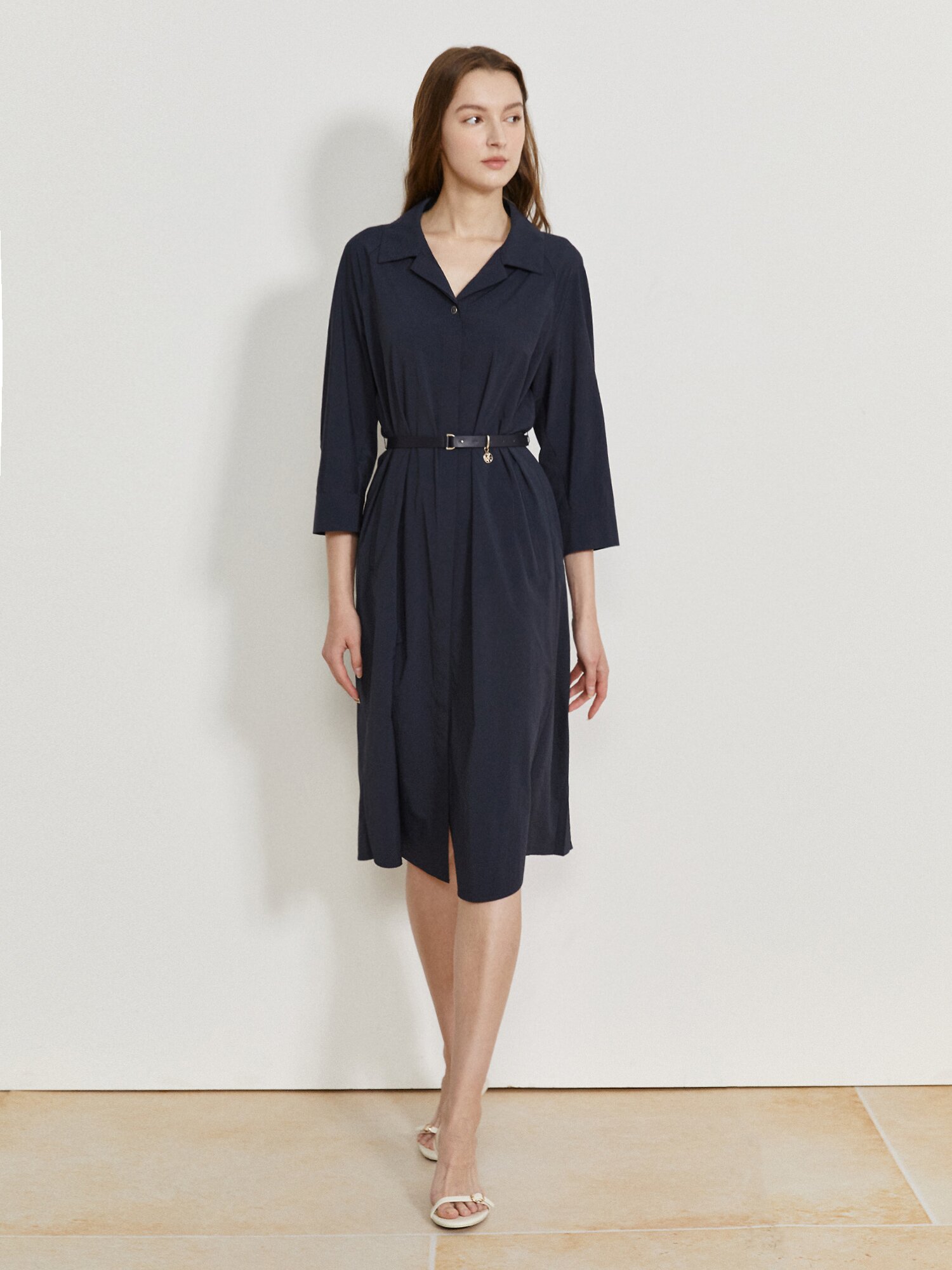 백 플리츠 오픈 칼라 셔츠 원피스 (DARK NAVY)