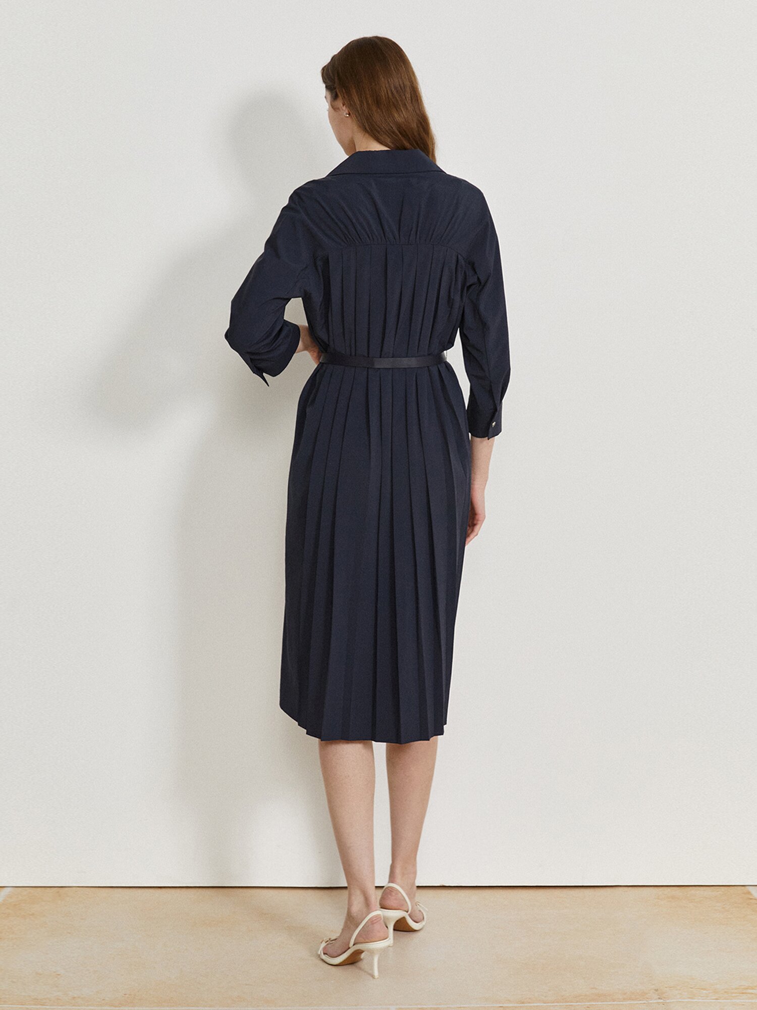 백 플리츠 오픈 칼라 셔츠 원피스 (DARK NAVY)