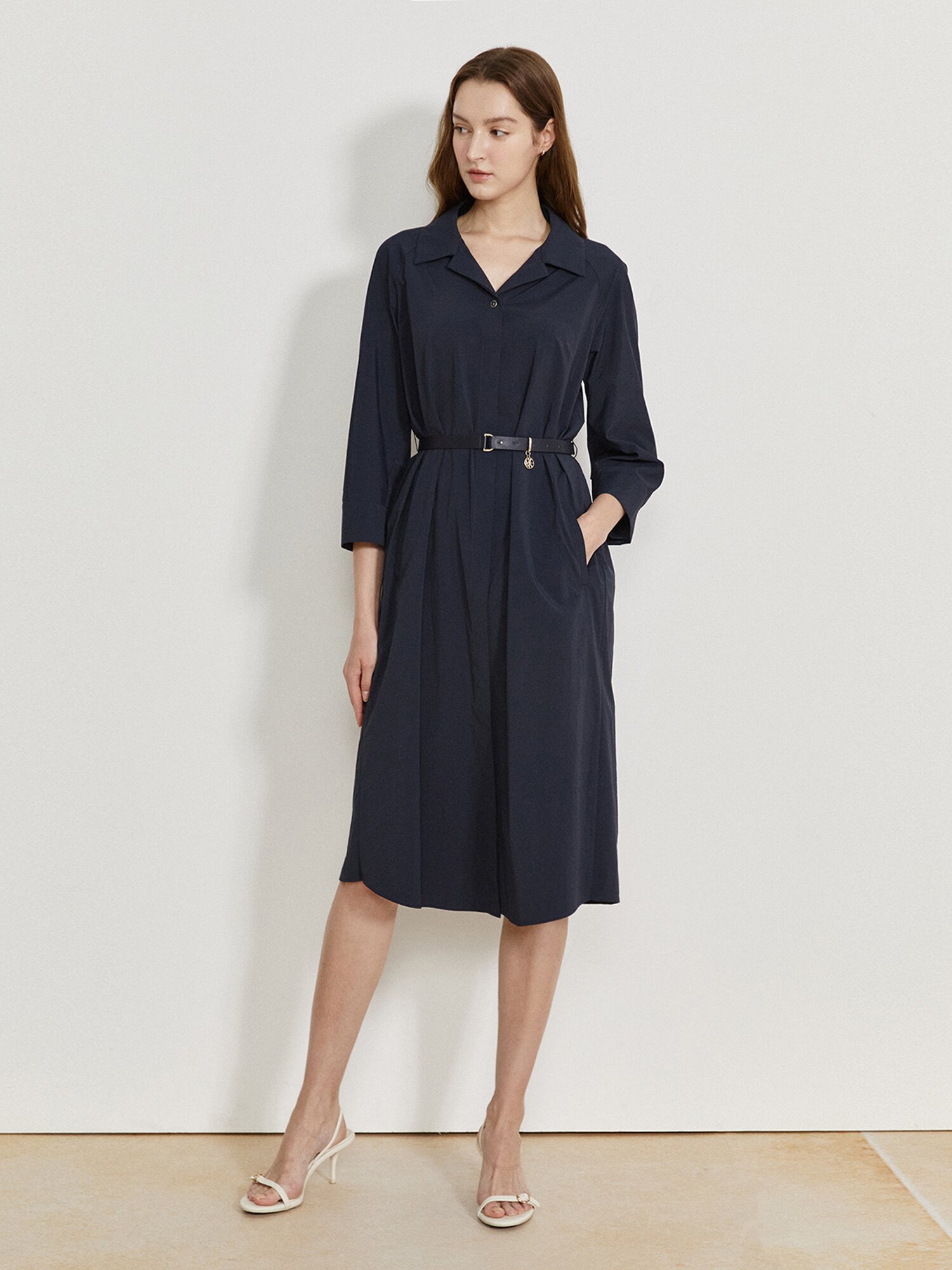 백 플리츠 오픈 칼라 셔츠 원피스 (DARK NAVY)