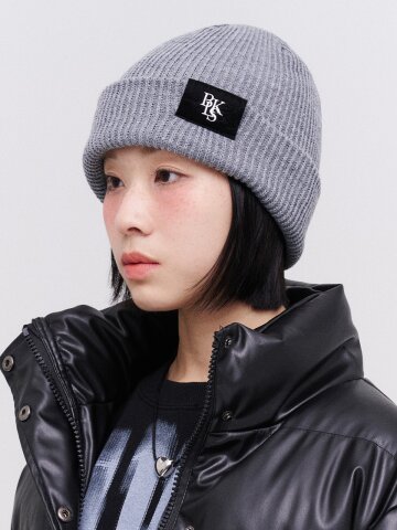 로고 패치 니트 비니_그레이