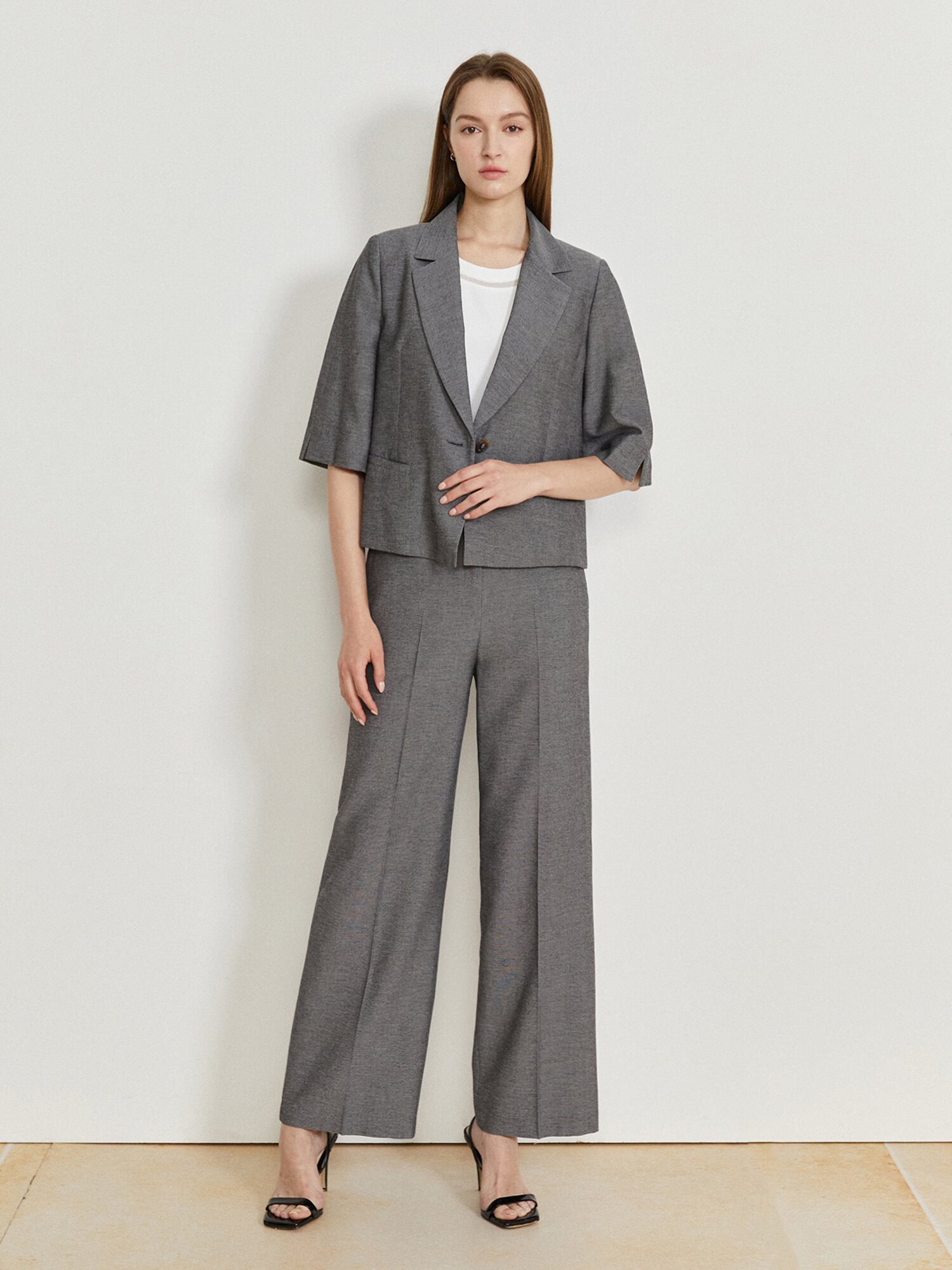 탭 장식 백 밴딩 와이드 팬츠 (DARK GREY)