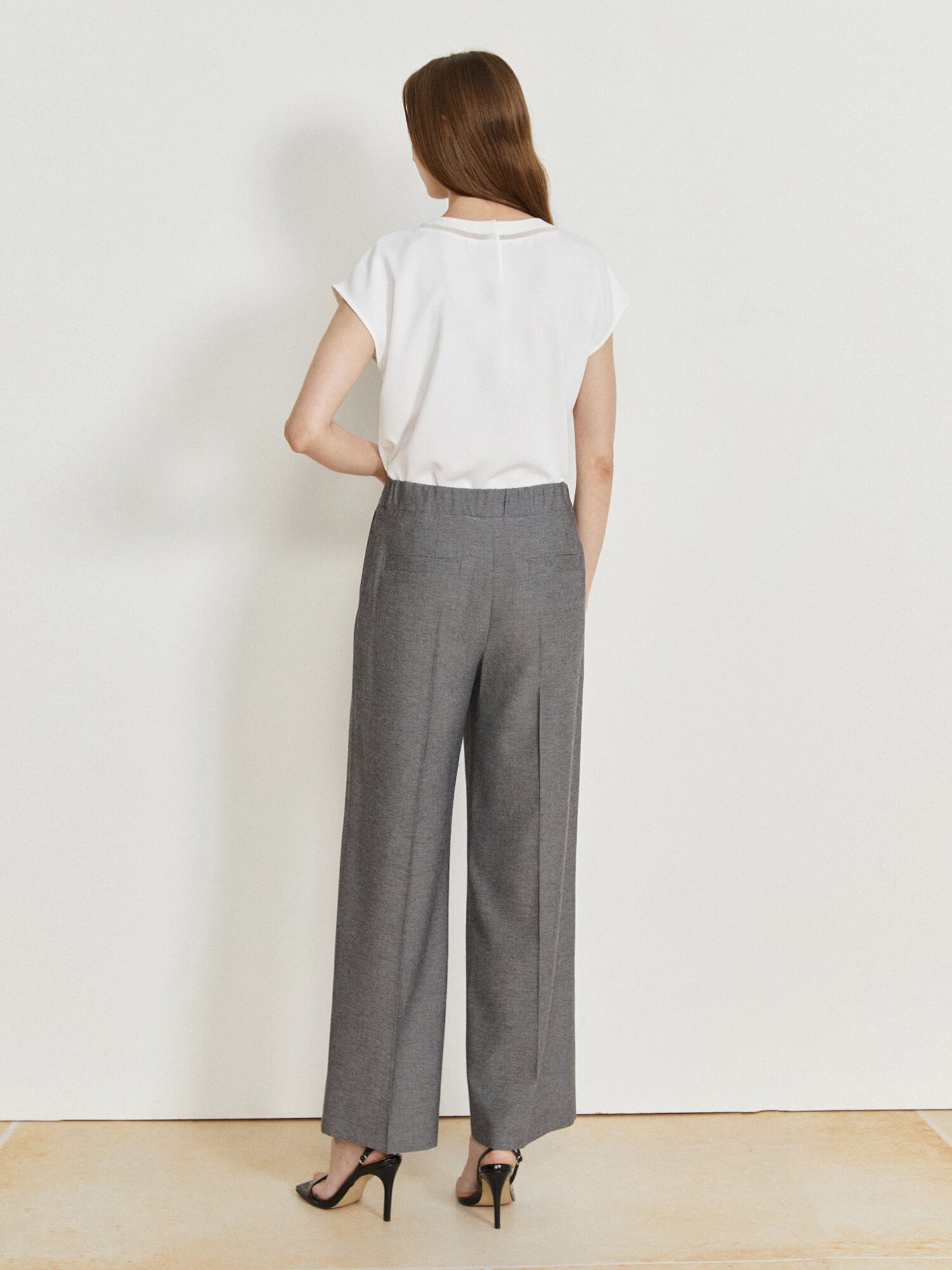 탭 장식 백 밴딩 와이드 팬츠 (DARK GREY)