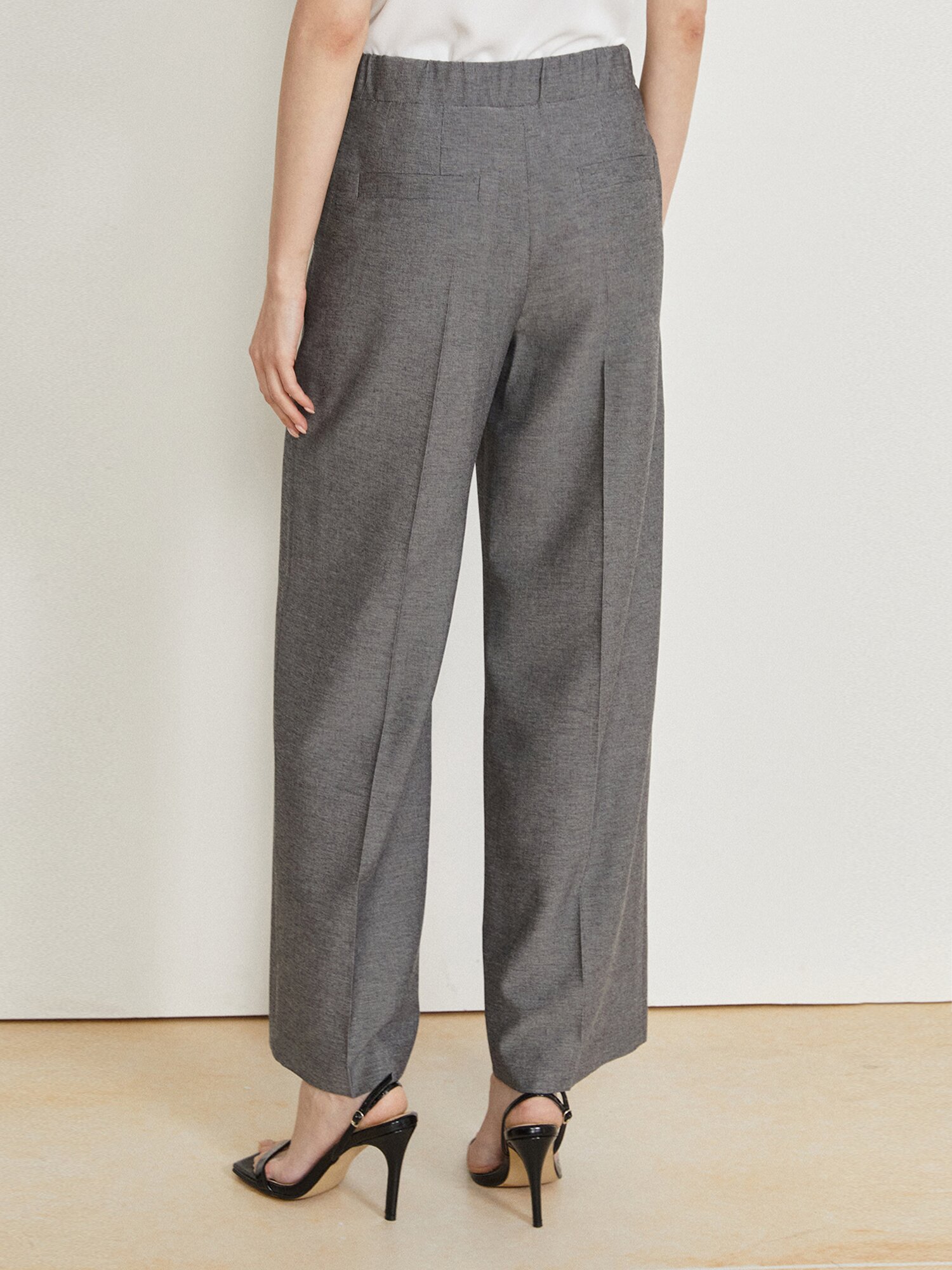 탭 장식 백 밴딩 와이드 팬츠 (DARK GREY)