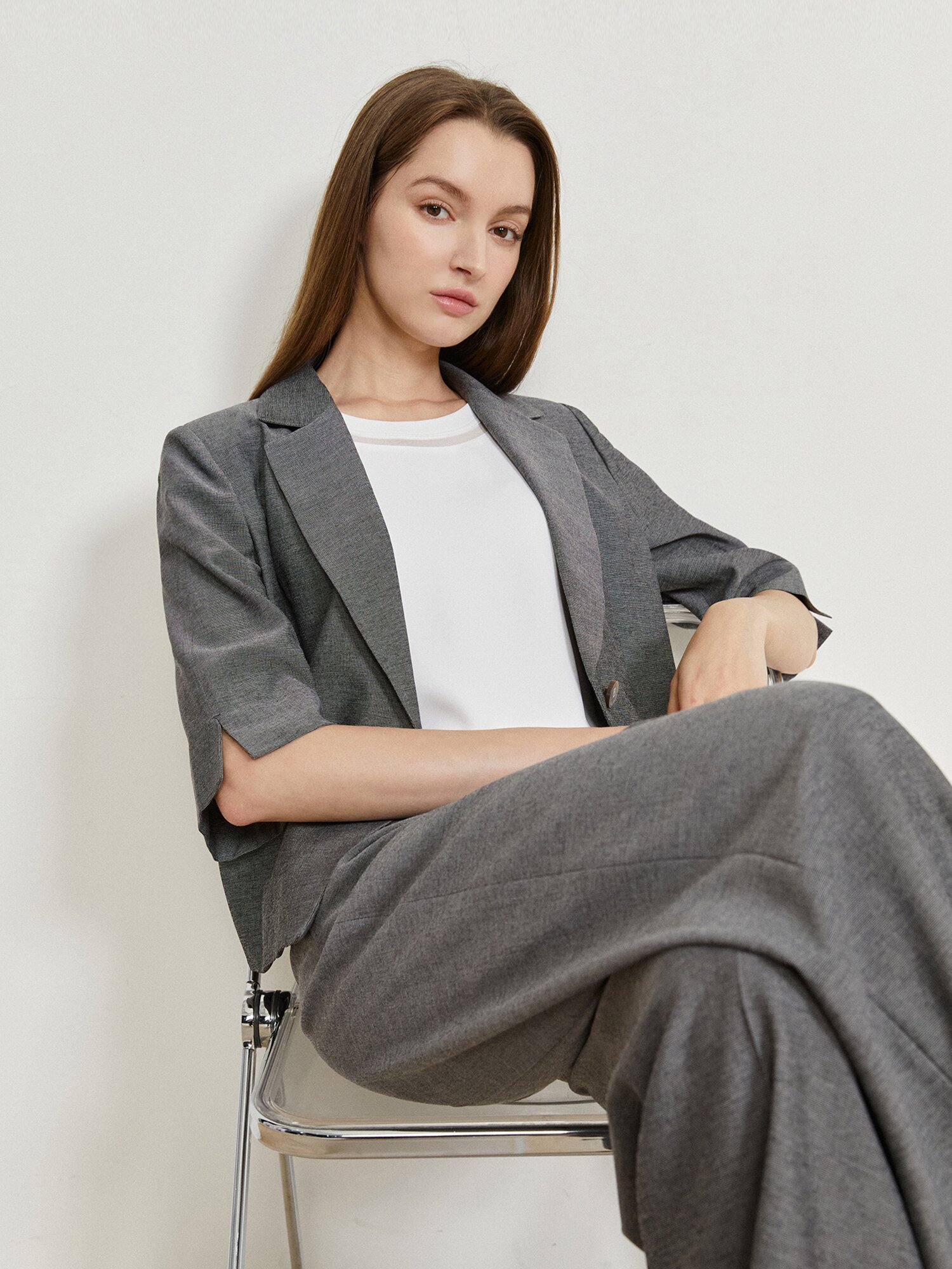 탭 장식 백 밴딩 와이드 팬츠 (DARK GREY)