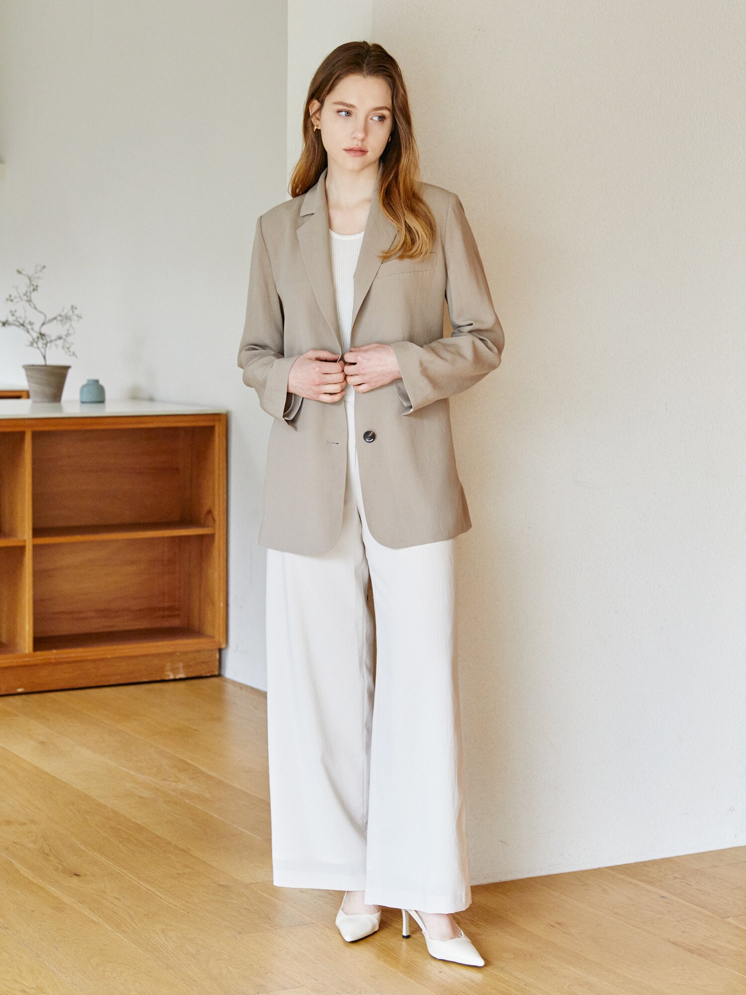 린넨 벨티드 싱글 투버튼 재킷 (BEIGE)