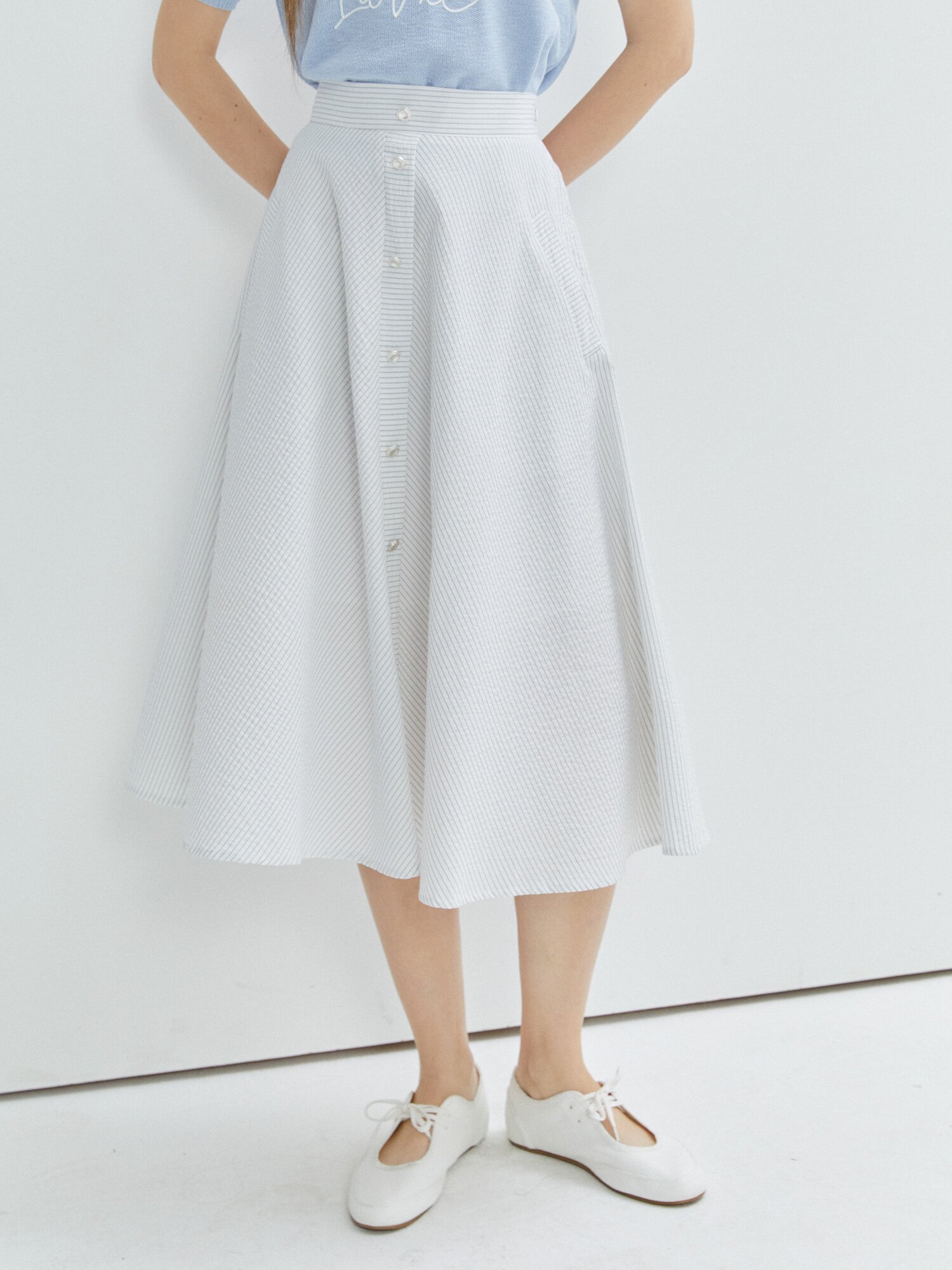 사선 버튼 장식 플레어 스커트 (WHITE)