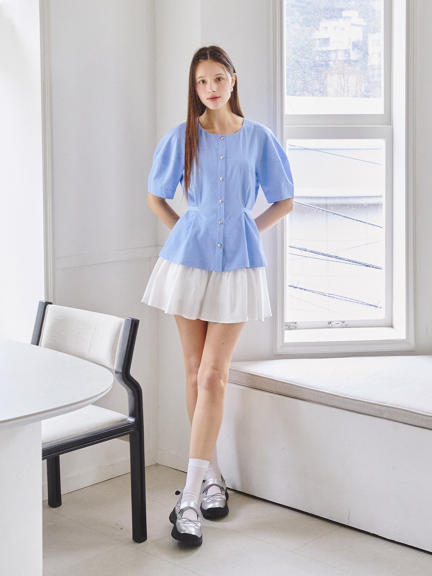 백 벨트 볼륨 슬리브 블라우스 (LIGHT BLUE)