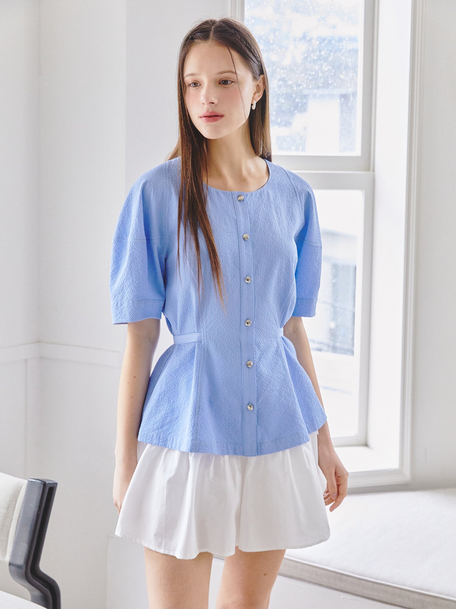 백 벨트 볼륨 슬리브 블라우스 (LIGHT BLUE)