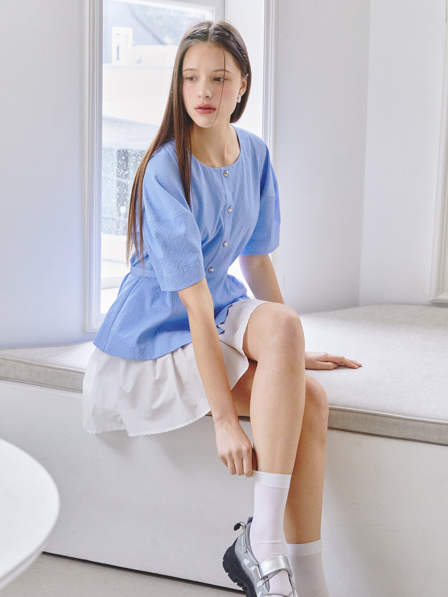 백 벨트 볼륨 슬리브 블라우스 (LIGHT BLUE)