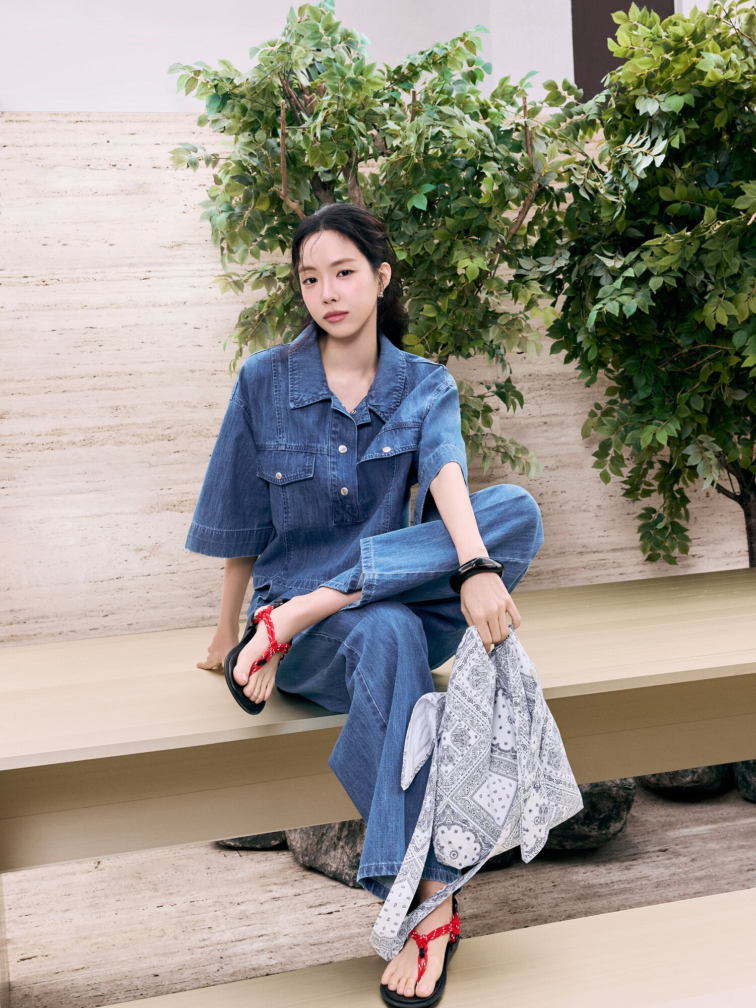 루즈핏 버튼 칼라 데님 블라우스 (BLUE)