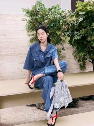 루즈핏 버튼 칼라 데님 블라우스 