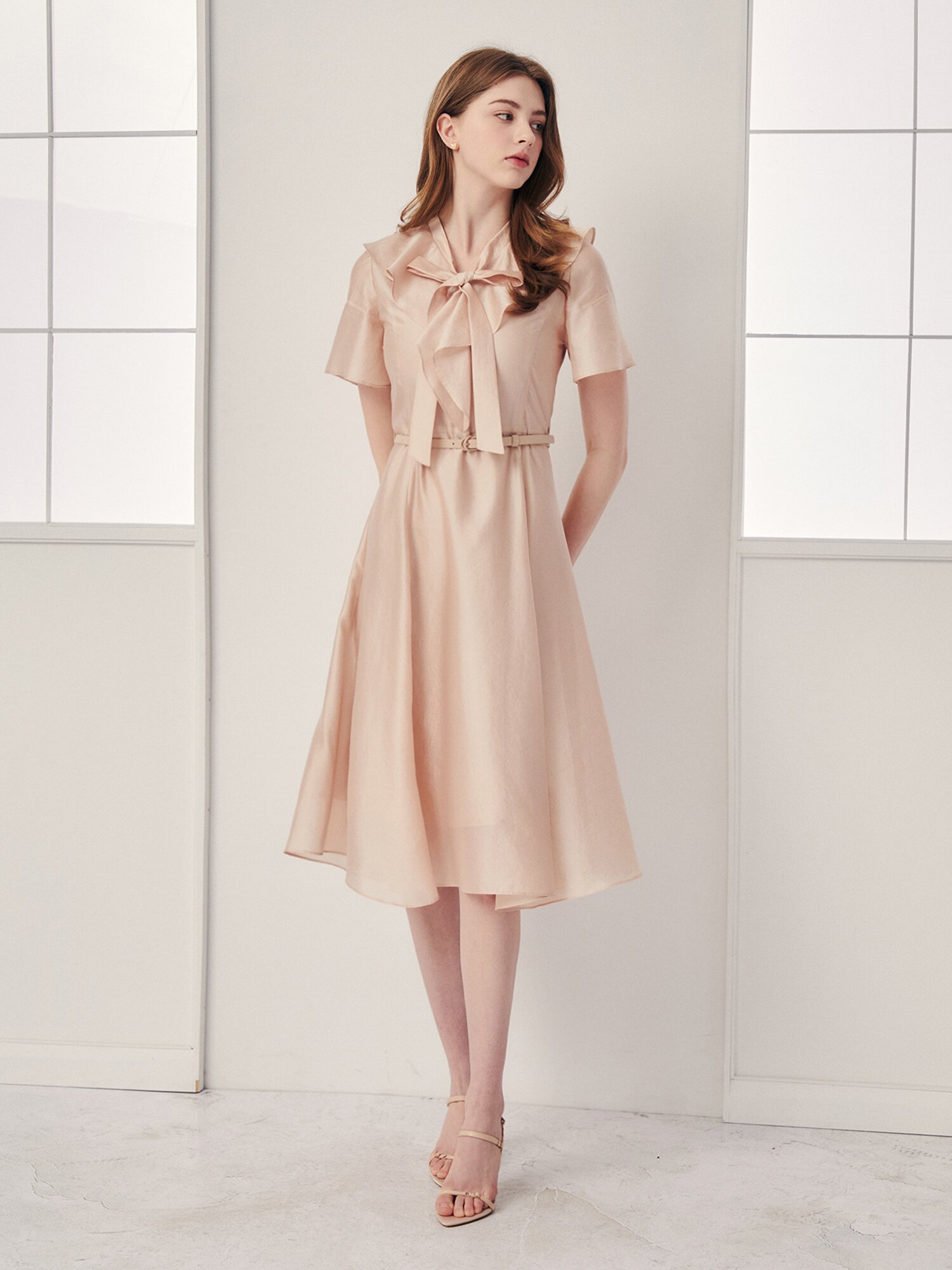 오간자 드레이프 러플 칼라 원피스 (BEIGE)