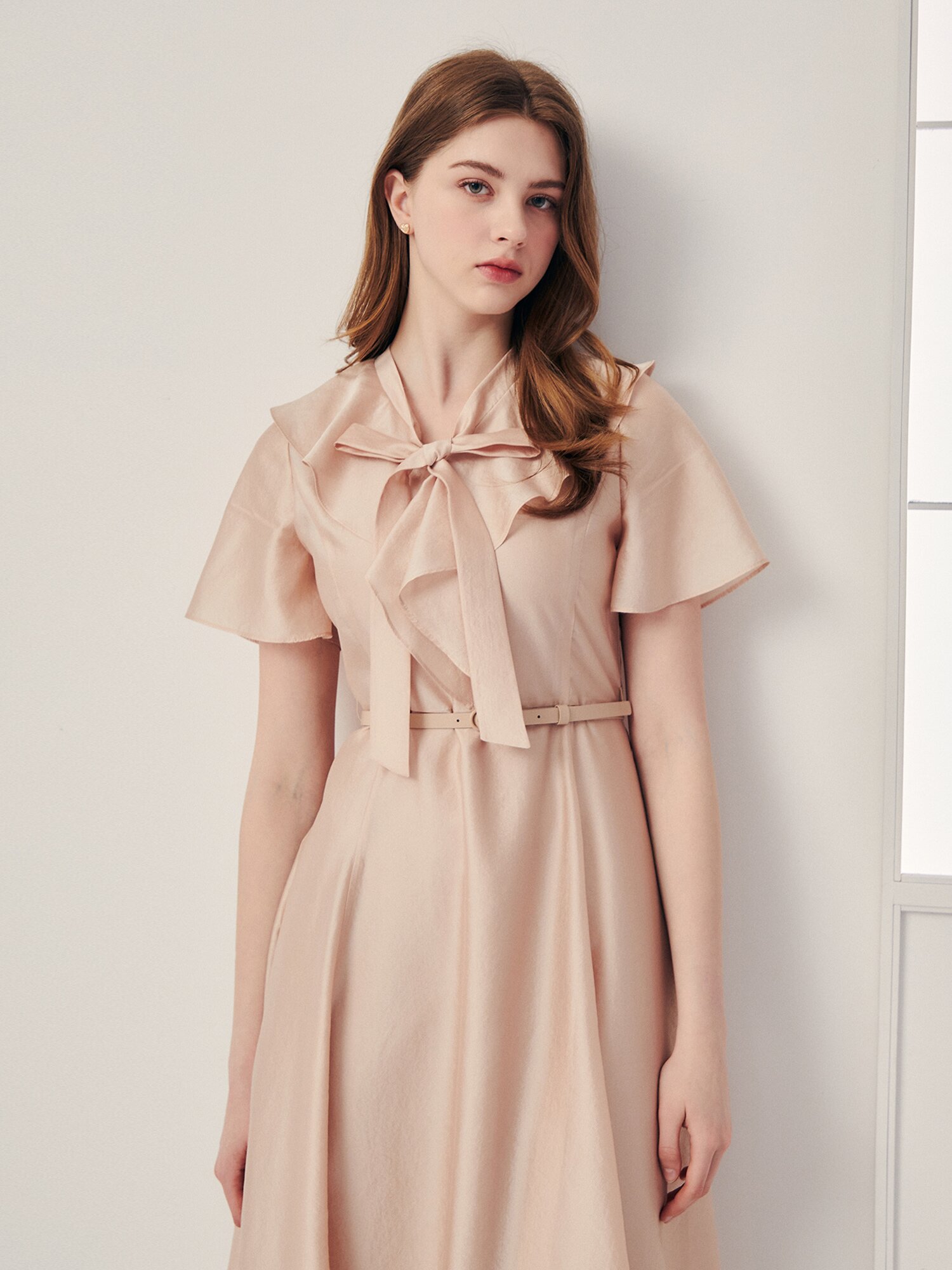 오간자 드레이프 러플 칼라 원피스 (BEIGE)