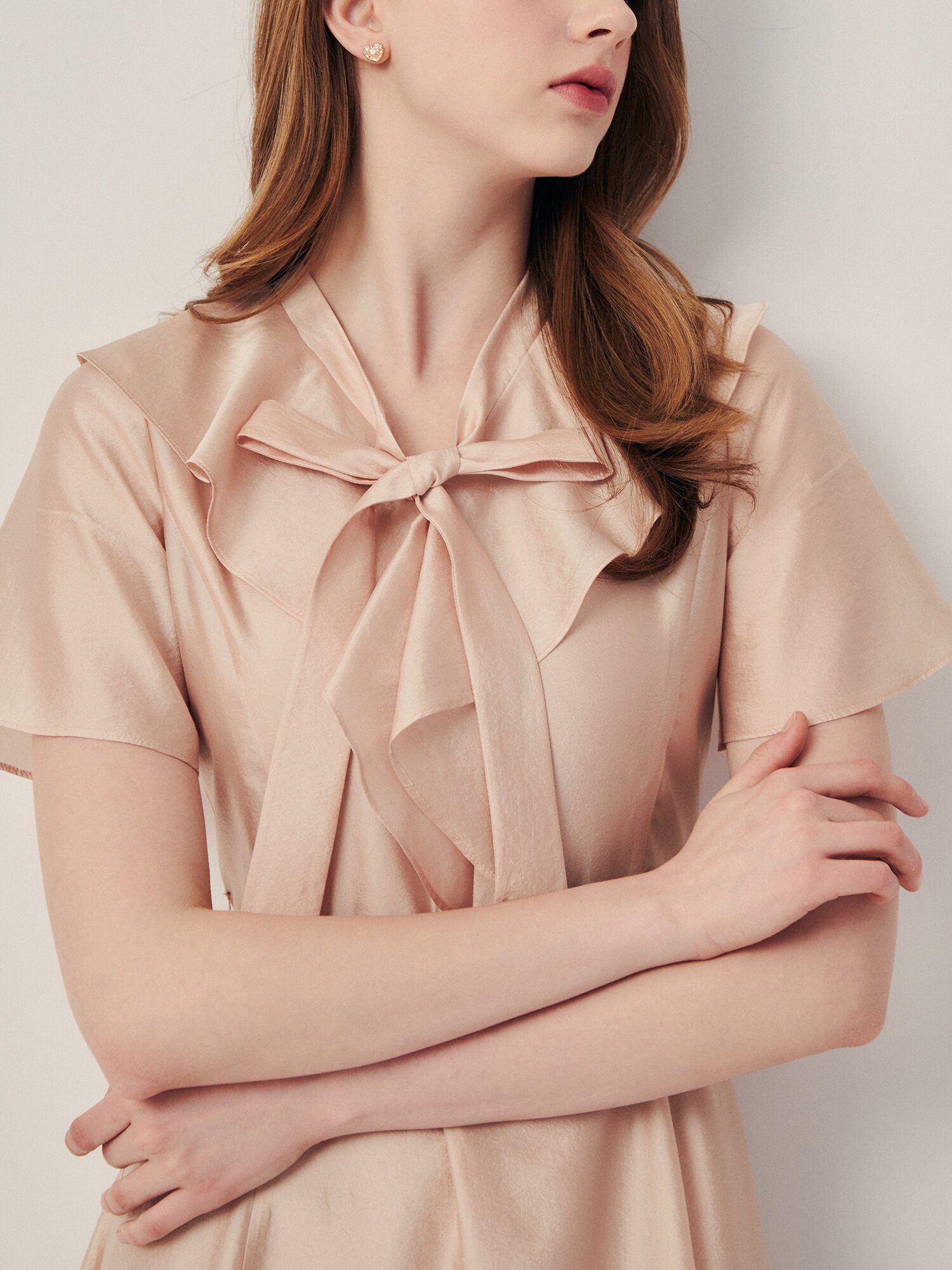 오간자 드레이프 러플 칼라 원피스 (BEIGE)