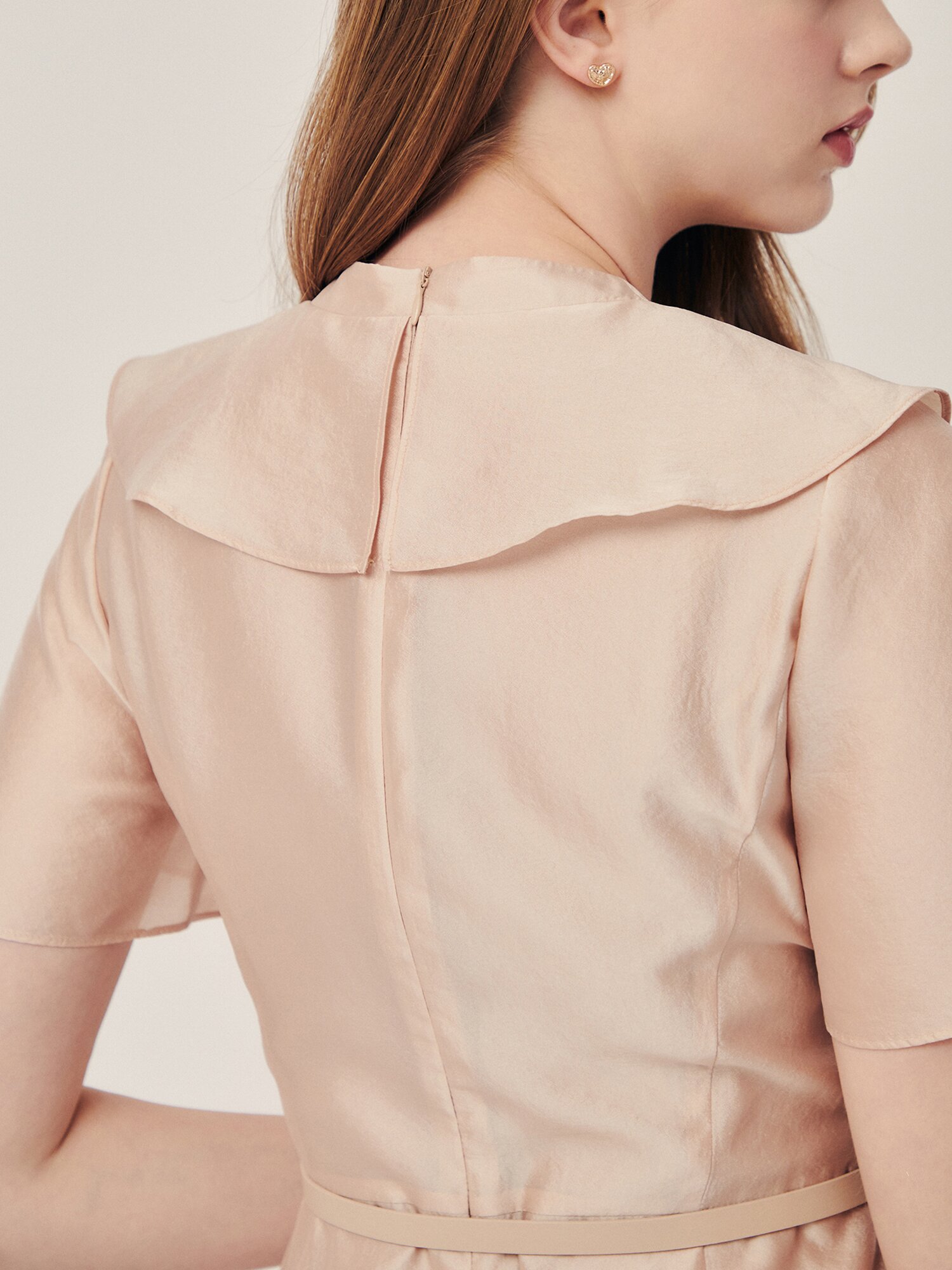 오간자 드레이프 러플 칼라 원피스 (BEIGE)