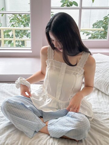 레이스 테이핑 나시 블라우스 (화이트)
