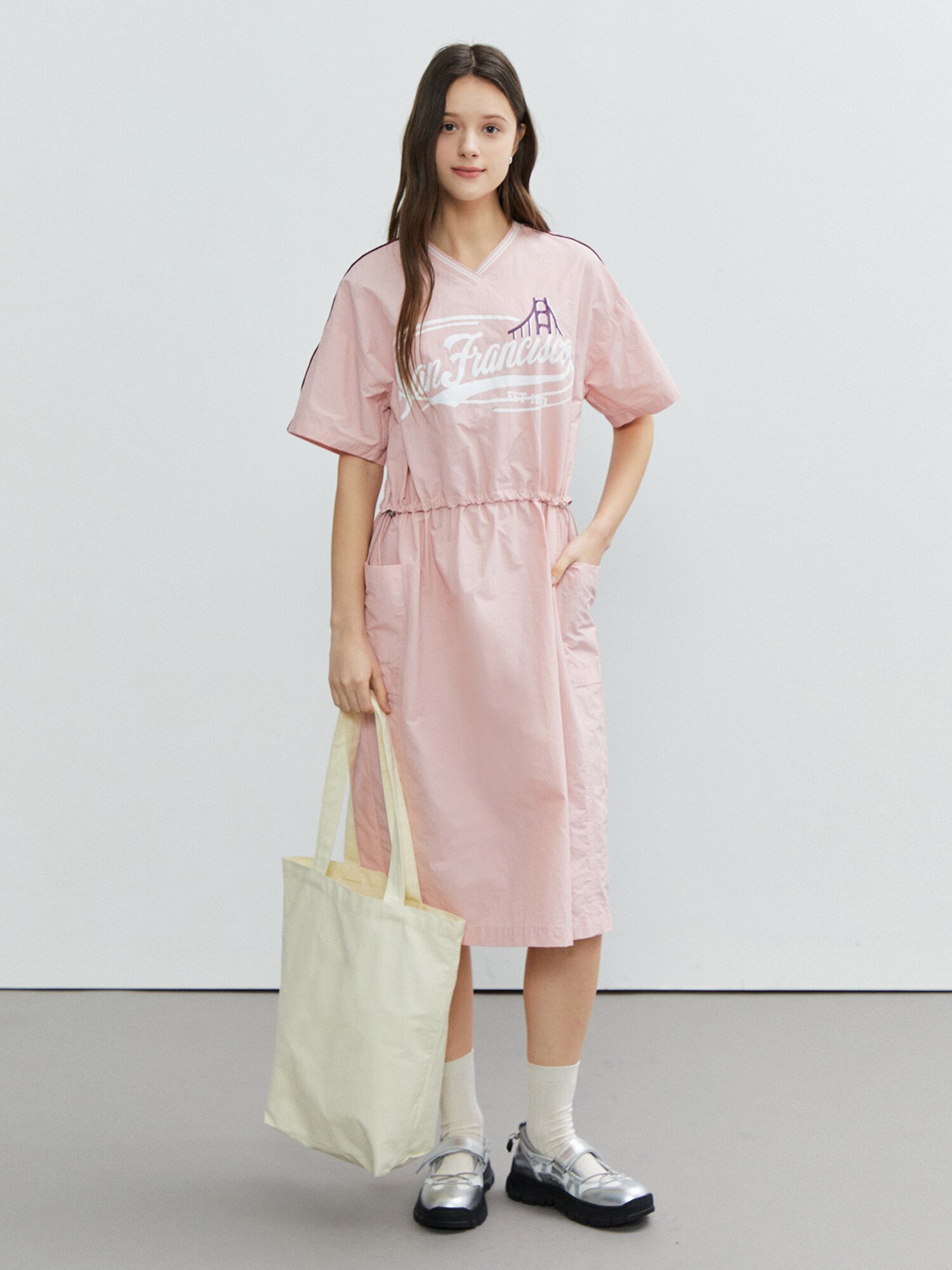 레터링 스트링 브이넥 원피스 (PINK)