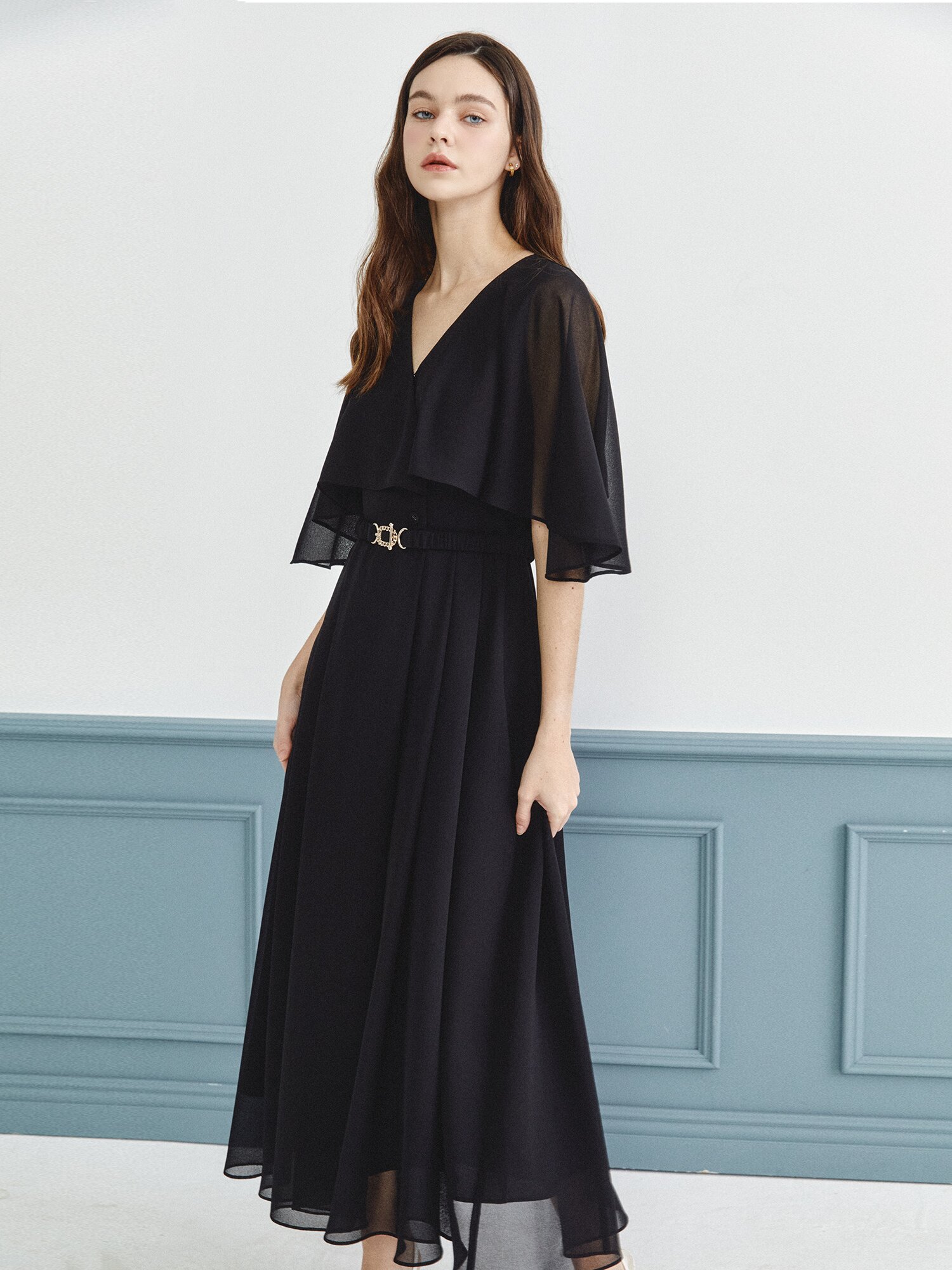 러플 케이프 브이넥 플레어 원피스 (BLACK)