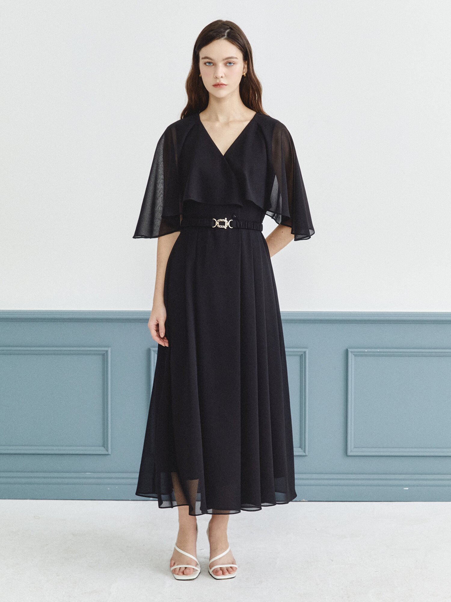 러플 케이프 브이넥 플레어 원피스 (BLACK)