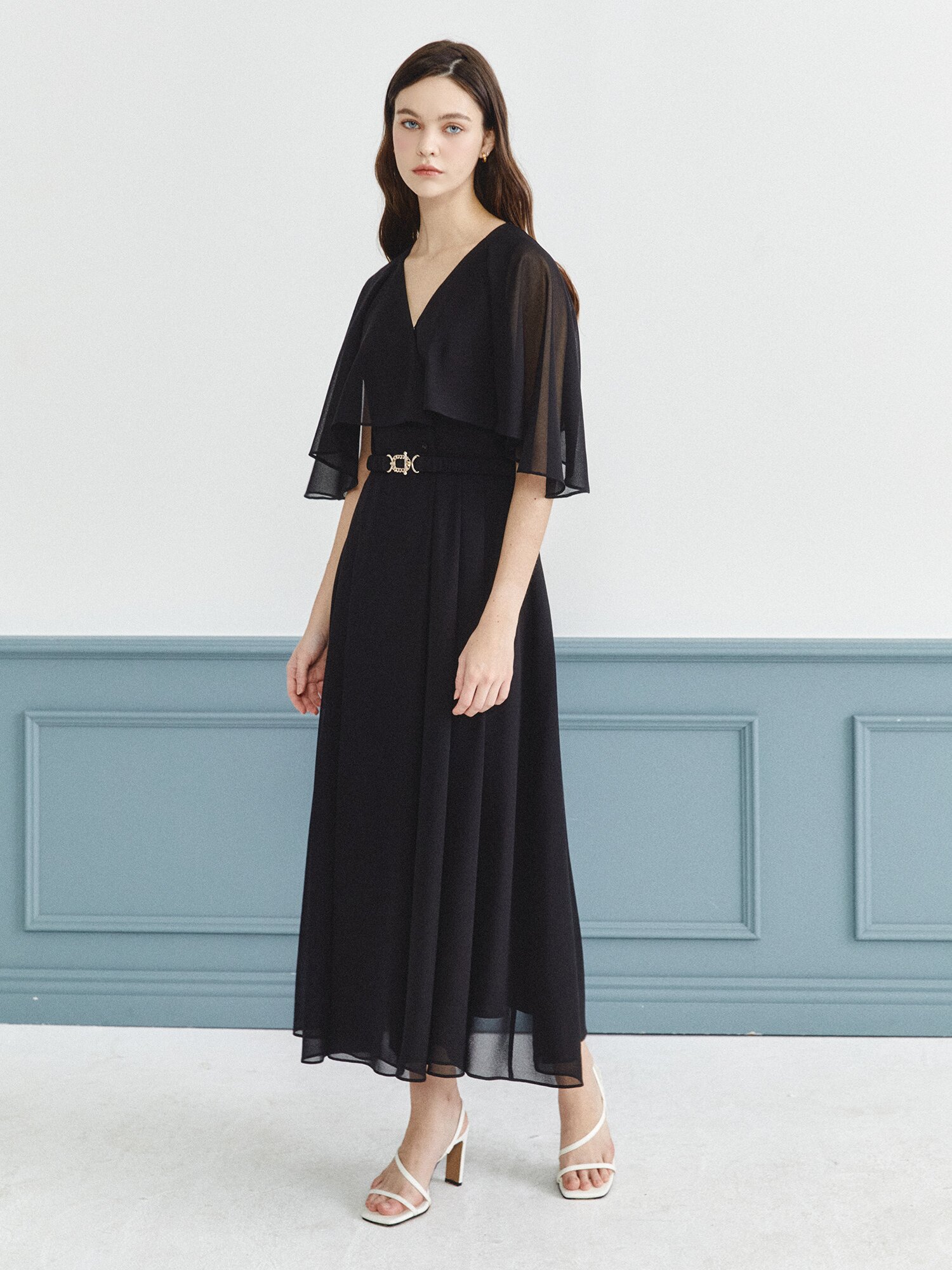 러플 케이프 브이넥 플레어 원피스 (BLACK)