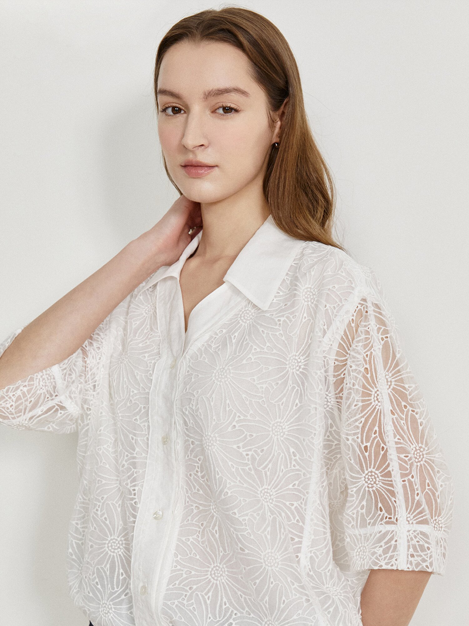 레이스 스트링 브이 칼라 블라우스 (WHITE)