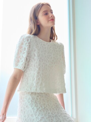 레이스 백 리본 크롭 블라우스 