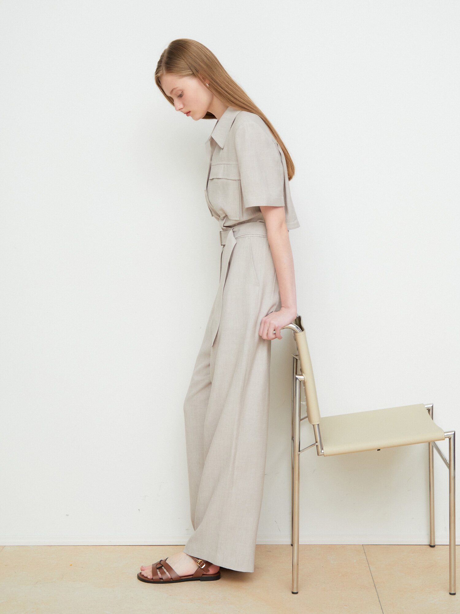 린넨 백 플랩 밴딩 점프 수트 (BEIGE)