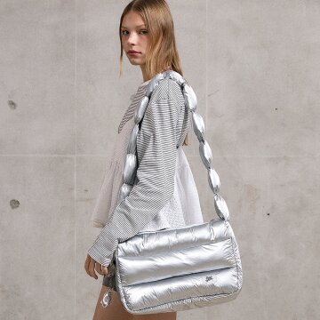 크라프얀 패디드 라지 크로스백 글로시실버