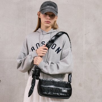 크라프얀 패디드 스몰 크로스백 글로시 블랙