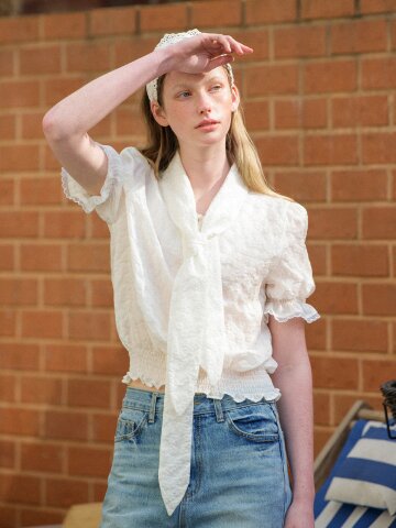 플라워 자카드 더블 타이 블라우스