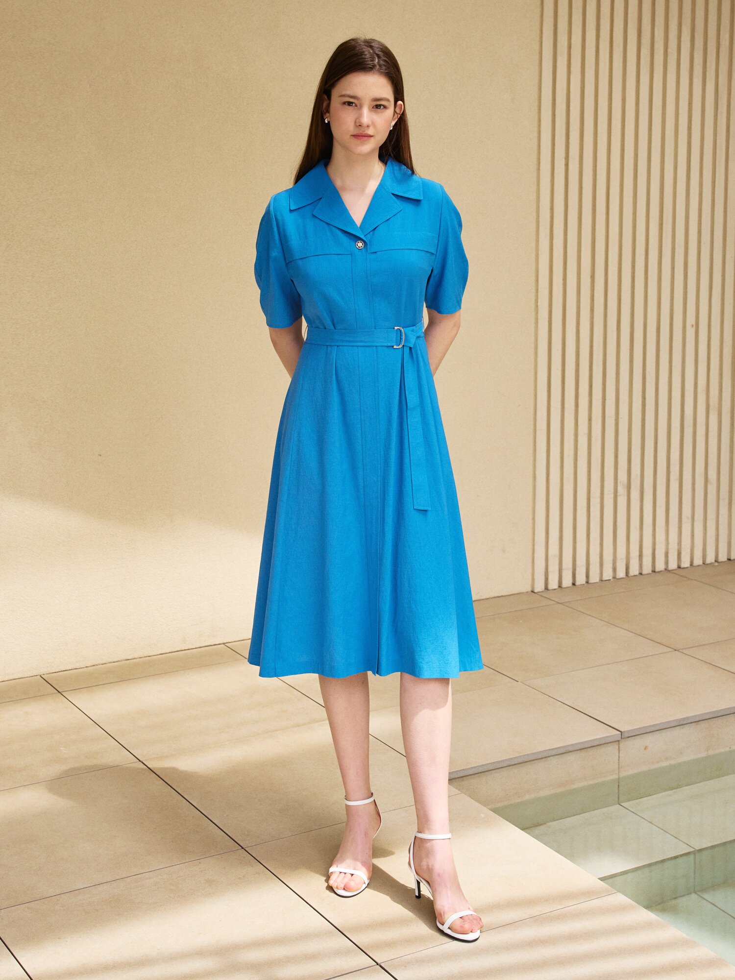 벨티드 오픈 칼라 플레어 원피스 (BLUE)