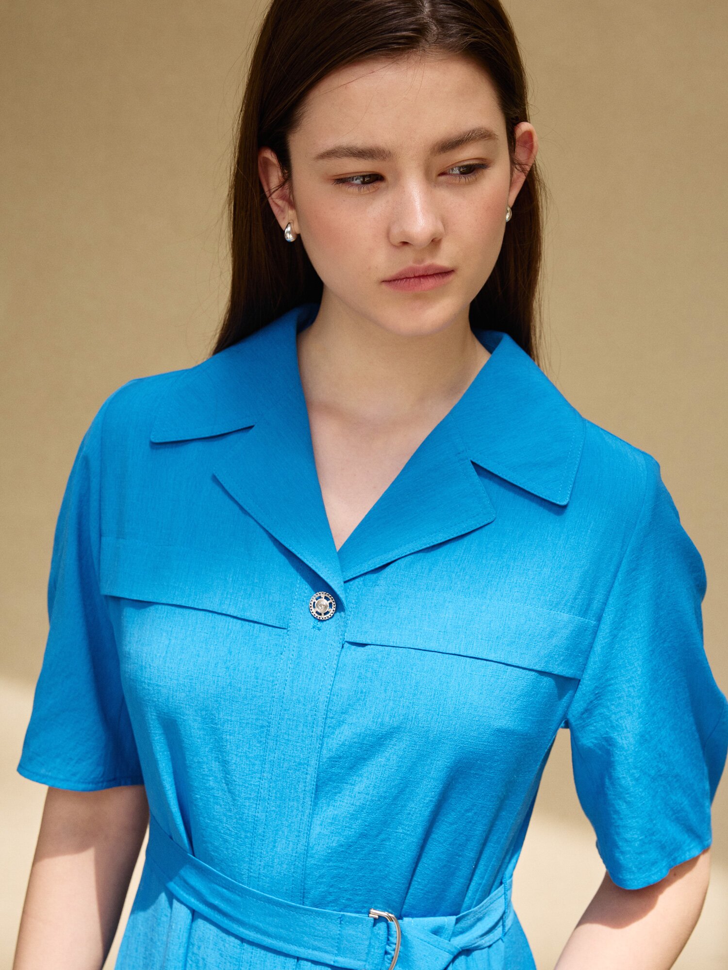 벨티드 오픈 칼라 플레어 원피스 (BLUE)