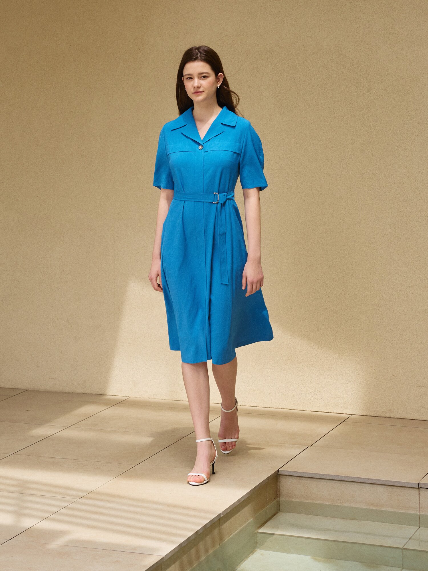 벨티드 오픈 칼라 플레어 원피스 (BLUE)